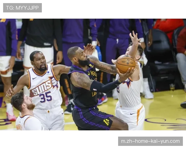 詹姆斯里夫斯末节合砍23分 雷迪克换上克勒贝尔稳住防线